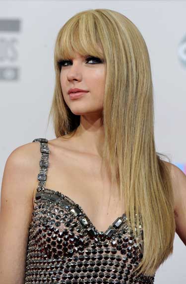 taylor swift with bangs and straight. I don#39;t follow Taylor Swift at